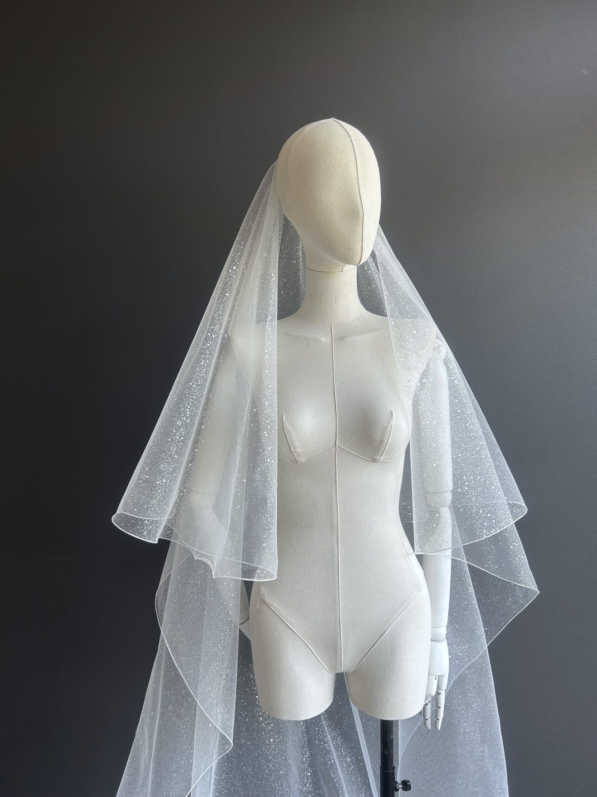 BV-34 (Glitter Veil with Merrow Edge)